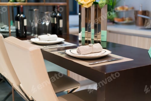 Preview: Modern Dining Room With Nice Decoration