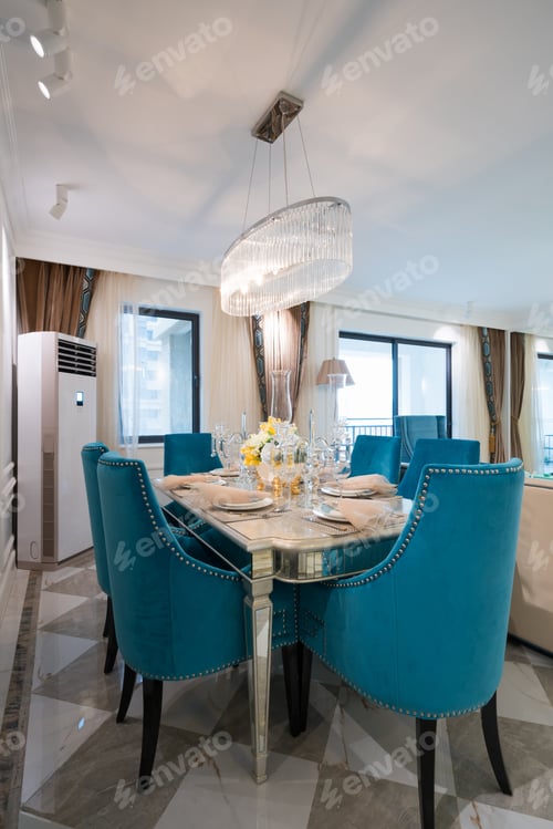 Preview: Dining Room With Nice Decoration