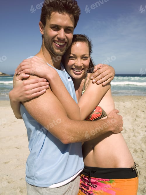 Vista previa: Couple Hugging On The Beach.