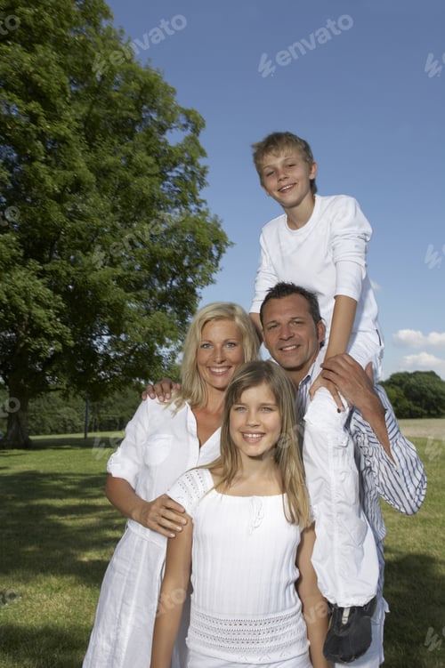 Preview: Family At The Park.