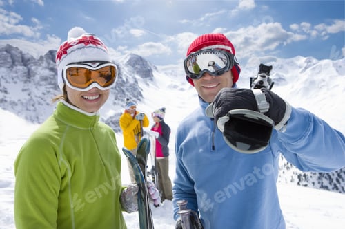 Preview: Smiling Friends Carrying Skis