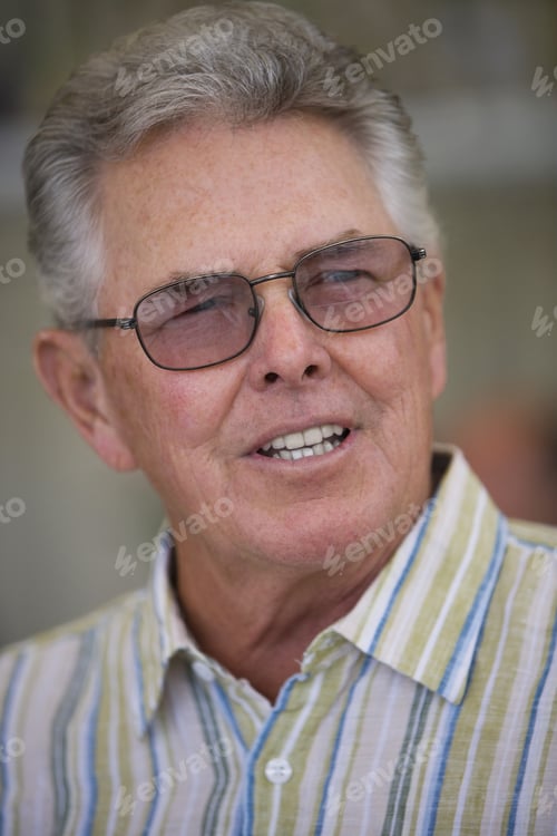 Preview: Man Wearing Glasses