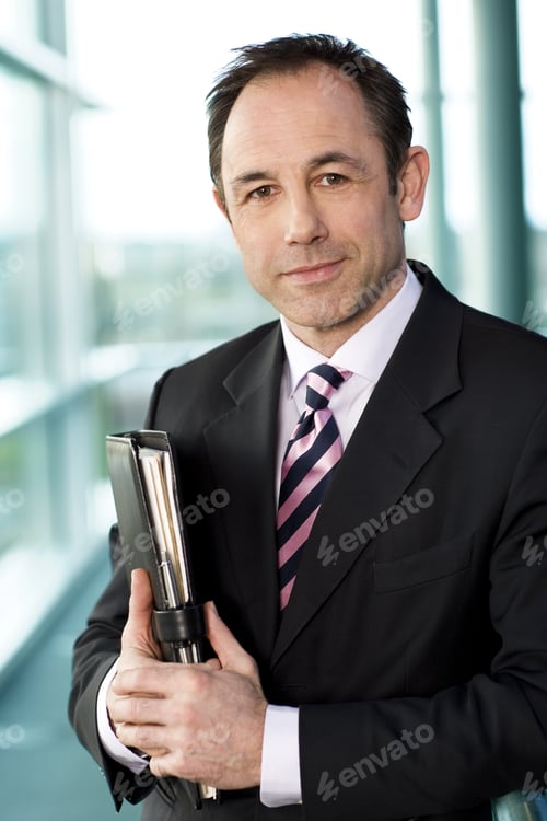 Preview: Portrait Of A Businessman Holding A Leather Case With Briefing Papers