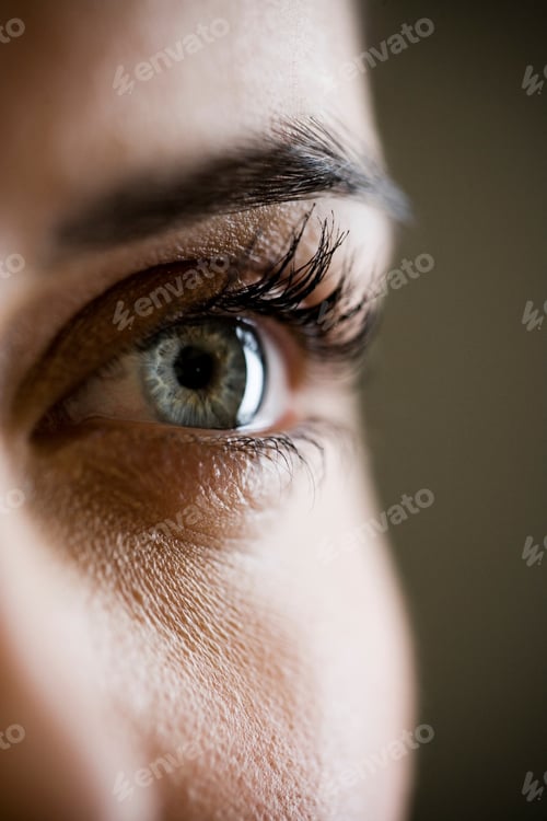 Preview: Studio Beauty Shot Of Young Woman'S Eye In Close Up