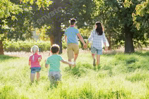 Visualização: Família desfrutando de uma caminhada na bela paisagem