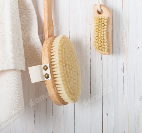 Preview: Wooden Comb Massagersg Brushes On Wooden Planks