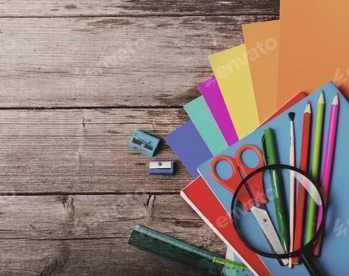 Visualização: Conceito de volta às aulas em fundo de madeira