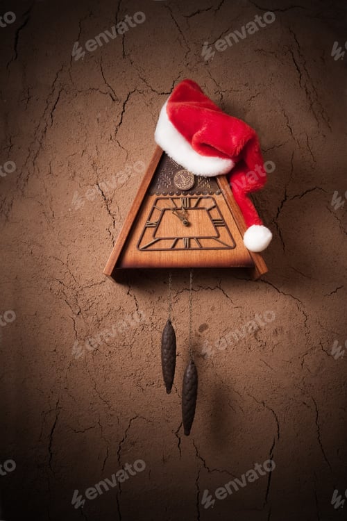Preview: Antique Clock In Santa Hat