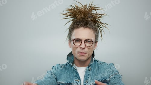 Preview: Portrait Of Focused Man Making Frame With Hands On Grey Background. Stylish Hipster Gesturing With