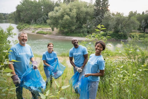 Preview: Portrait Of Smiling Volunteers With Garbage Bags