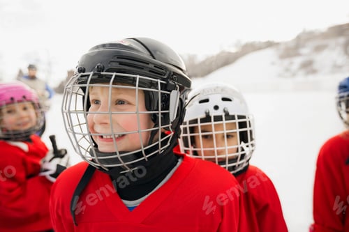 Preview: Smiling Ice Hockey Player Looking Away