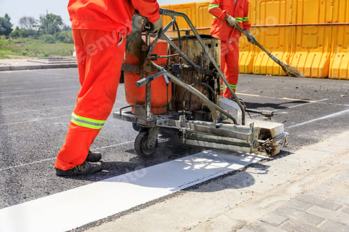 Preview: Road Workers Use Hot-Melt Scribing Machines To Painting Dividing Line On Asphalt Road Surface In