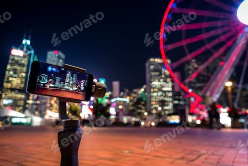 Preview: Taking Hong Kong Night Scenes With A Smartphone Installed On A Mobile Gimbal