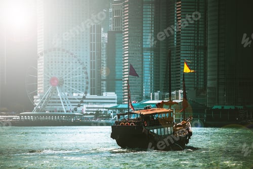 Preview: Hong Kong Cityscraper With Sun Ray