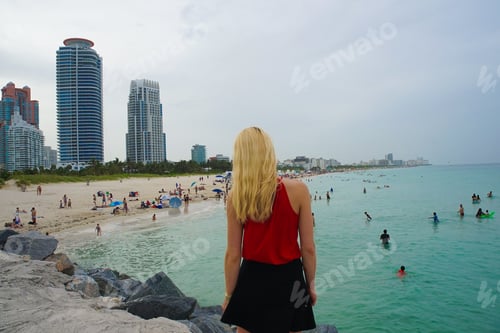 Preview: South Beach Miami Ocean View - Blonde Girl