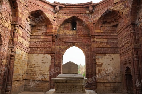 Preview: Qutb Minar Temple Complex
