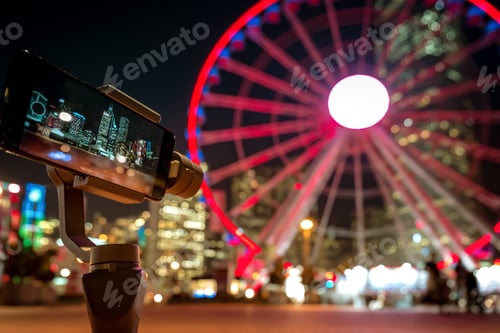 Preview: Taking Hong Kong Night Scenes With A Smartphone Installed On A Mobile Gimbal