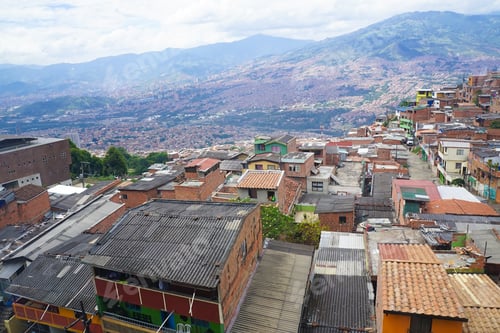 Preview: Medellin Slums And Cable Car