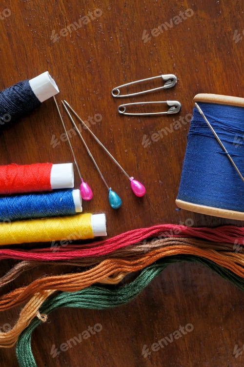 Preview: Sewing Items With A Vintage Feel, Thread, Antique Scissors, Pins And Buttons