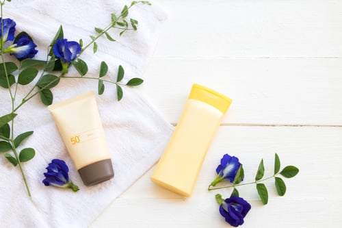 Preview: Sunscreen with Blue Flowers on White Background