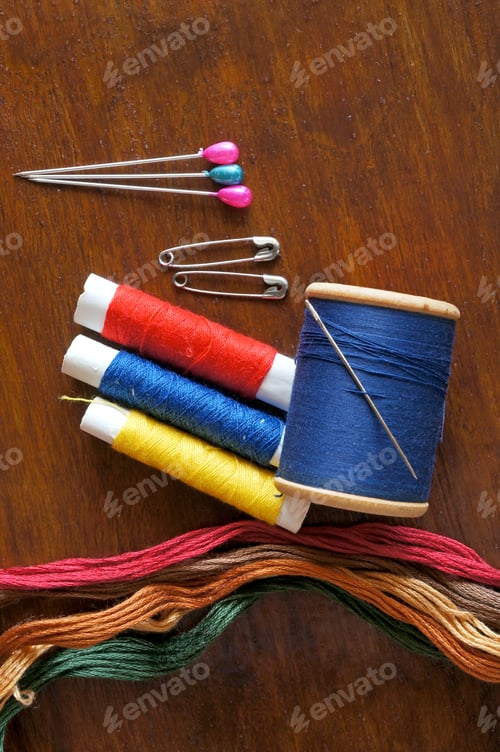 Preview: Sewing Items With A Vintage Feel, Thread, Antique, Pins And Buttons