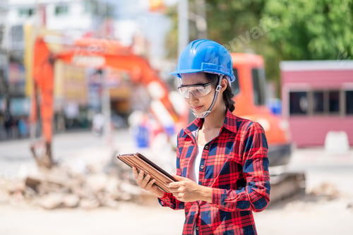 Preview: A Female Engineer Is Inspecting Work At The Construction Site.