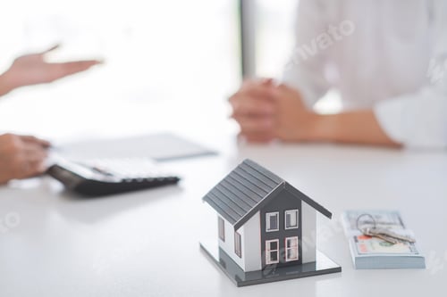 Preview: Real Estate Agents Explain The Document For Customers Who Come To Contact To Buy A House, Buy Or