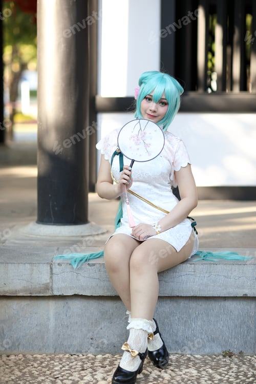 Preview: Japan Anime Cosplay Portrait Of A Girl With Chinese Dress Costume In Chinese Garden