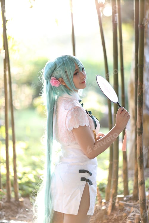 Preview: Japan Anime Cosplay Portrait Of A Girl With Chinese Dress Costume In Chinese Garden