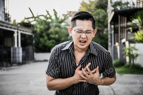 Preview: Young Man With Heart Attack Outside, Need Help.