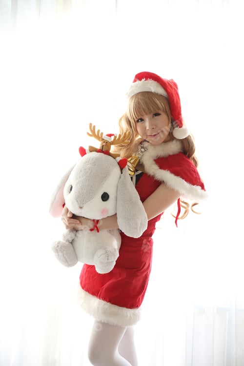 Preview: Christmas Asian Woman Portrait With Christmas Gift
