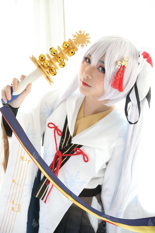 Preview: Japan Anime Cosplay In White Tone Room