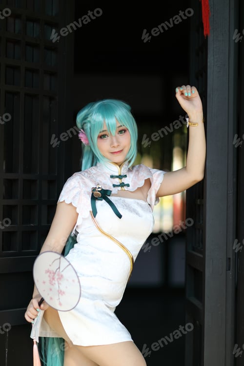 Preview: Japan Anime Cosplay Portrait Of A Girl With Chinese Dress Costume In Chinese Garden