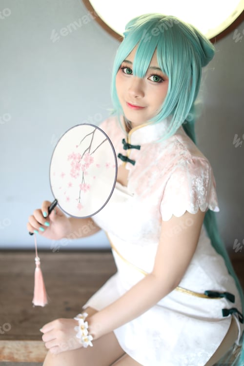 Preview: Japan Anime Cosplay Portrait Of A Girl With Chinese Dress Costume In Chinese Garden