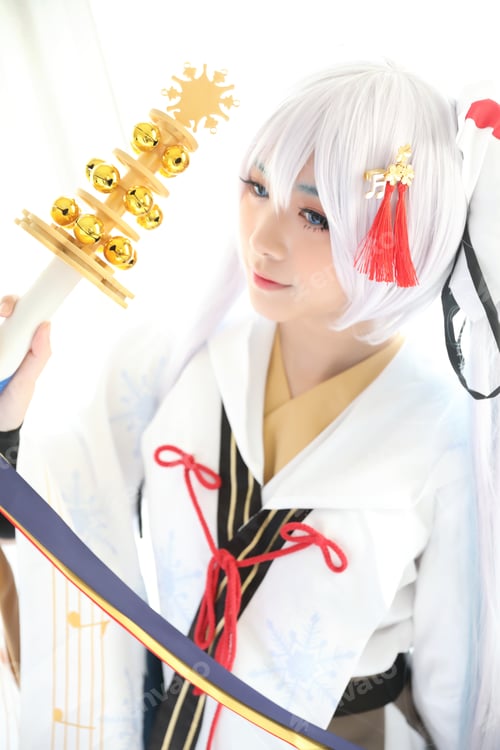 Preview: Japan Anime Cosplay In White Tone Room