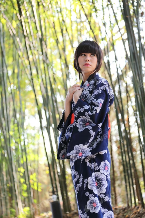 Preview: The Girl With Japanese Yukata