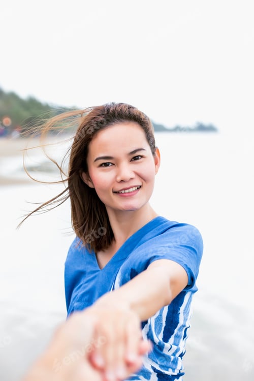 Preview: Asian Men And Women Shake Hands On The Beach