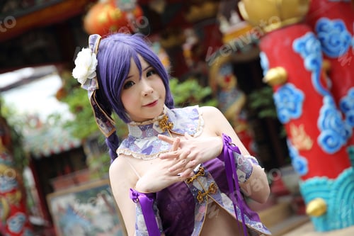 Preview: Portrait Of Asian Young Woman With Purple Chinese Dress Cosplay With Temple