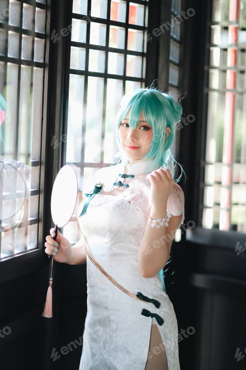 Preview: Japan Anime Cosplay Portrait Of A Girl With Chinese Dress Costume In Chinese Garden