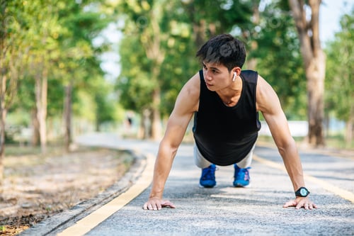 Preview: Men Wear Black Shirts With Muscles Push Up On The Street.