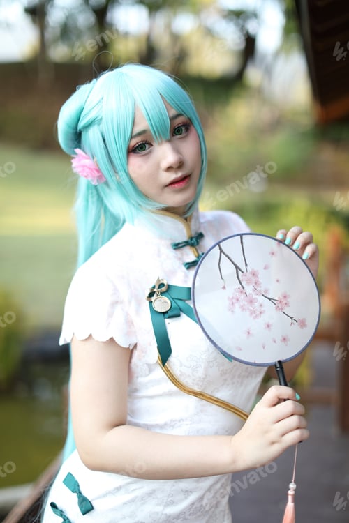 Preview: Japan Anime Cosplay Portrait Of A Girl With Chinese Dress Costume In Chinese Garden