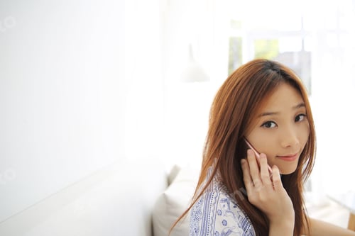 Preview: Asian Young Woman Calling Talking On Phone Callephohe In Coffeeshop
