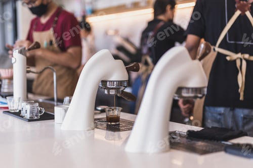 Preview: Flair Espresso Machine In A Coffee Shop With Barista