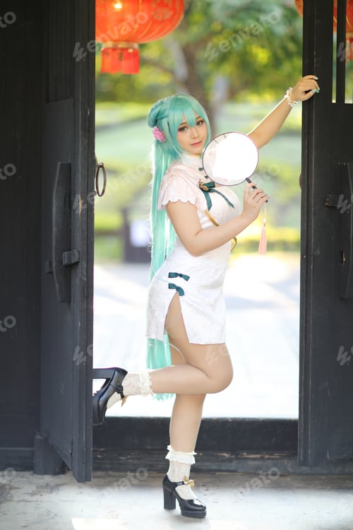 Preview: Japan Anime Cosplay Portrait Of A Girl With Chinese Dress Costume In Chinese Garden
