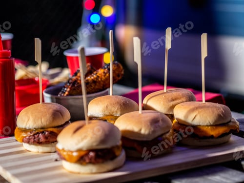 Preview: Cheeseburger Sliders and Corn on the Cob Platter