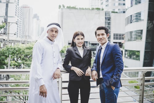 Preview: Portrait Group Of Business People
