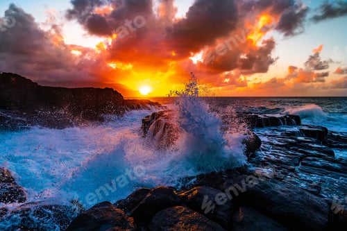 Preview: A Beautiful Scenery Of Rock Formations By The Sea At Queens Bath, Kauai, Hawaii At Sunset