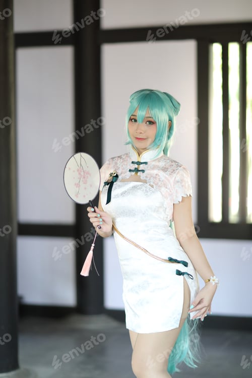 Preview: Japan Anime Cosplay Portrait Of A Girl With Chinese Dress Costume In Chinese Garden
