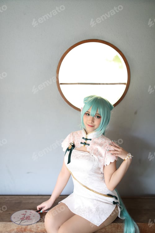 Preview: Japan Anime Cosplay Portrait Of A Girl With Chinese Dress Costume In Chinese Garden