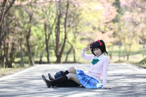 Preview: Asian Schoolgirl With Nature